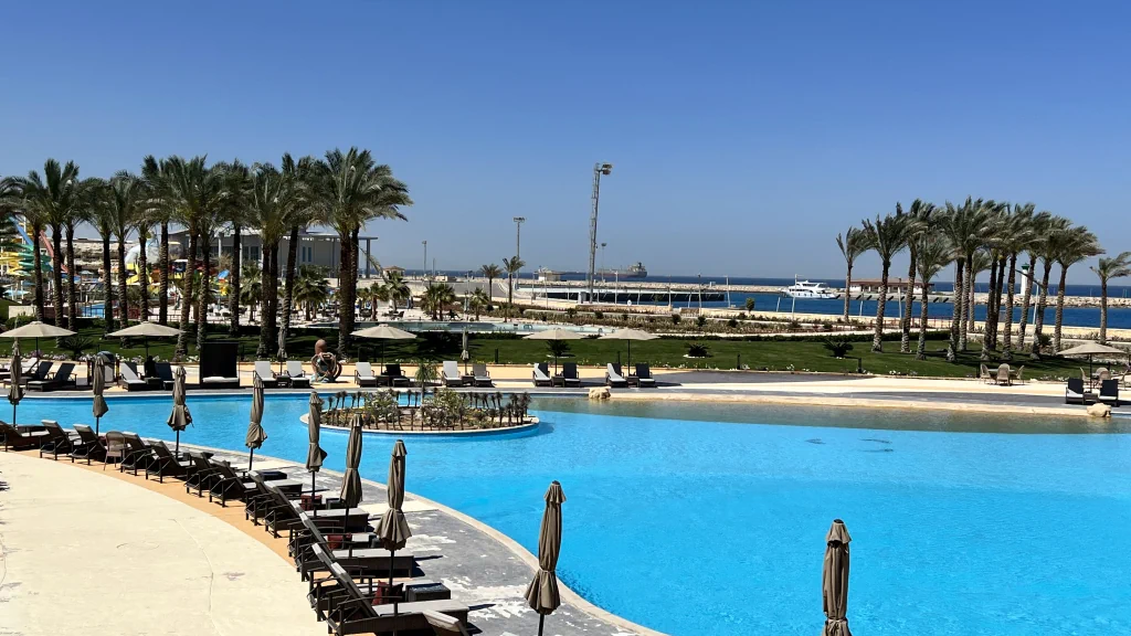 ايسترن الجلالة أكوا بارك